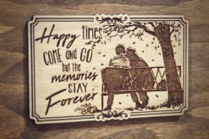 Album foto A5 din lemn, VintageBox, "Doi pe o banca - Happy Time"