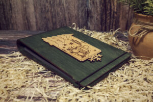 Album foto / GuestBook din lemn VintageBox realizat prin gravare model Dragostea tine de cald, Christmas Memory