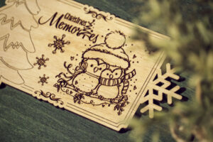Album foto / GuestBook din lemn VintageBox realizat prin gravare model Dragostea tine de cald, Christmas Memory