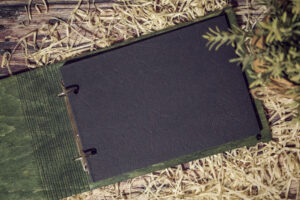 Album foto / GuestBook din lemn VintageBox realizat prin gravare model Dragostea tine de cald, Christmas Memory