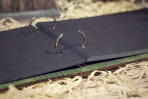 Album foto / GuestBook din lemn VintageBox realizat prin gravare model Dragostea tine de cald, Christmas Memory