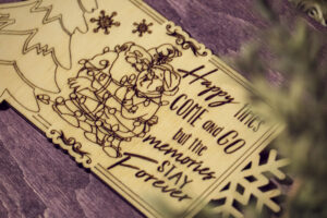 Album foto / GuestBook din lemn VintageBox realizat prin gravare model Bunicutii veseli, Christmas Memory