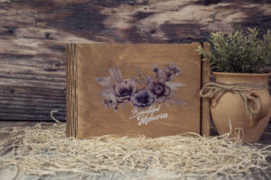 Album foto din lemn VintageBox model Memorii si flori 1