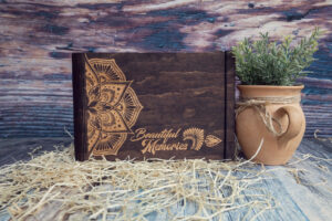 Album foto din lemn VintageBox realizat prin gravare model Mandala - Dark Collection