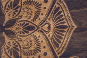 Album foto din lemn VintageBox realizat prin gravare model Mandala - Dark Collection