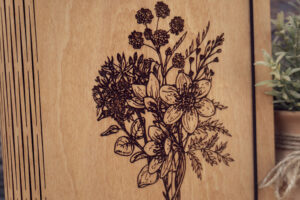 Agenda A5 din lemn, VintageBox, model Flori de Camp