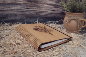 Agenda A5 din lemn, VintageBox, model Flori de Camp
