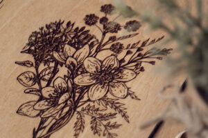 Agenda A5 din lemn, VintageBox, model Flori de Camp