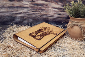 Agenda A5 din lemn, VintageBox, model Papuci cu flori