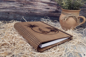 Agenda A5 din lemn, VintageBox, model Singur pe Val