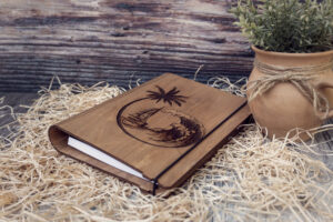 Agenda A5 din lemn, VintageBox, model Singur pe Val