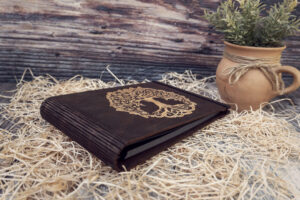 Album foto din lemn VintageBox realizat prin gravare model Copacul Vietii - Dark Collection