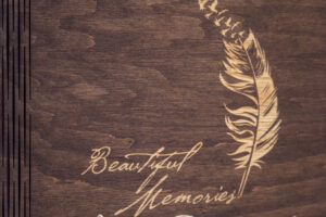 Album foto din lemn VintageBox realizat prin gravare model Write & Fly - Dark Collection