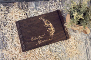 Album foto din lemn VintageBox realizat prin gravare model Write & Fly - Dark Collection