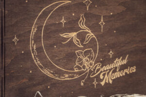 Album foto din lemn VintageBox realizat prin gravare model Beautiful Night - Dark Collection