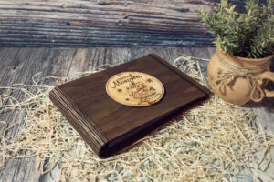 Album foto din lemn VintageBox realizat prin gravare model Bunicutii veseli 2, Christmas Memory