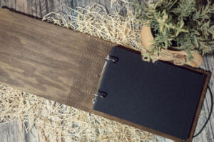 Album foto din lemn VintageBox realizat prin gravare model Bunicutii veseli 2, Christmas Memory