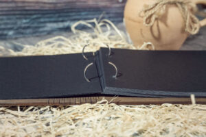 Album foto din lemn VintageBox realizat prin gravare model Bunicutii veseli 2, Christmas Memory