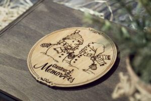 Album foto din lemn VintageBox realizat prin gravare model Love, Christmas Memory