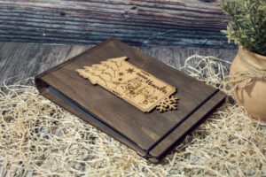 Album foto din lemn VintageBox realizat prin gravare model Love - Christmas Memories