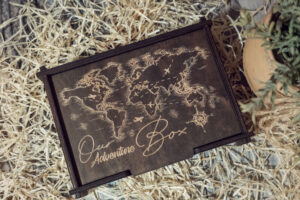 Cutie din lemn pentru fotografii, VintageBox, model Our Adventure Box dark collection