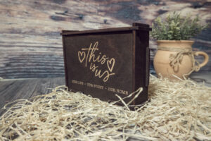 Cutie din lemn pentru fotografii, VintageBox, model This is Us