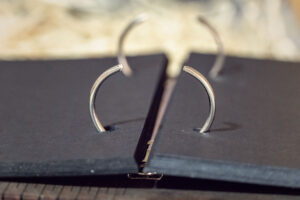 Album foto din lemn VintageBox realizat prin gravare model Memories - Dark Collection