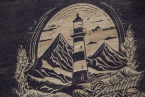 Album foto din lemn VintageBox realizat prin gravare model Farul - Dark Collection