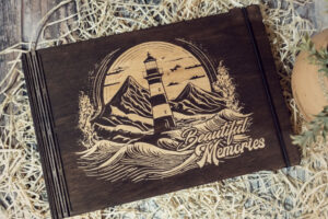 Album foto din lemn VintageBox realizat prin gravare model Farul - Dark Collection