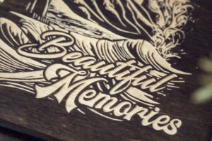 Album foto din lemn VintageBox realizat prin gravare model Farul - Dark Collection