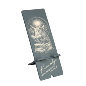 Suport telefon din lemn personalizat prin gravare model Bufnița