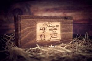 Cutie din lemn pentru stick USB + loc fotografii